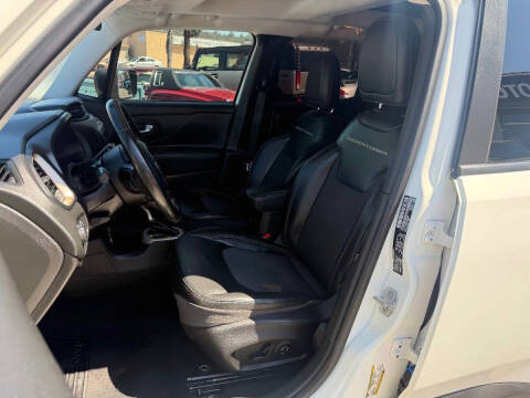 2017 Jeep Renegade Deserthawk