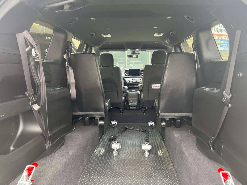 2024 Chrysler Pacifica Touring