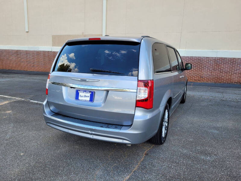 2014 Chrysler Town and Country Touring-L
