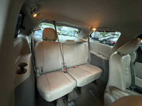 2013 Toyota Sienna XLE 7-Passenger