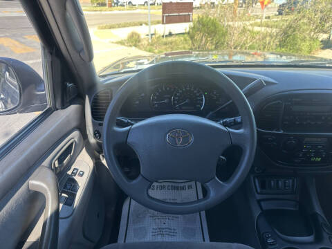 2005 Toyota Sequoia SR5