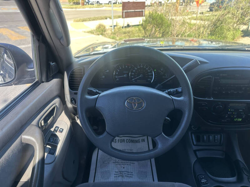 2005 Toyota Sequoia SR5