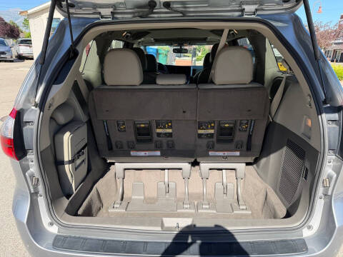 2017 Toyota Sienna XLE 8-Passenger