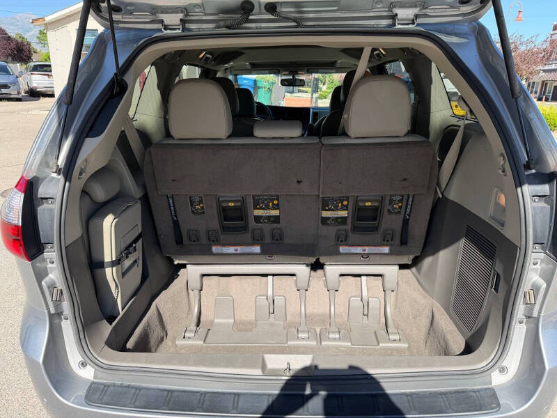 2017 Toyota Sienna XLE 8-Passenger