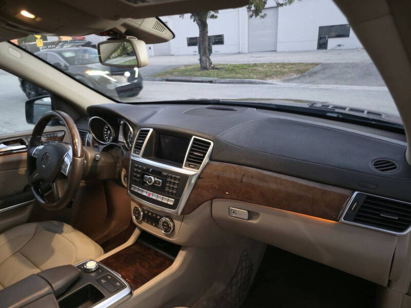 2013 Mercedes-Benz GL-Class GL 550 4MATIC