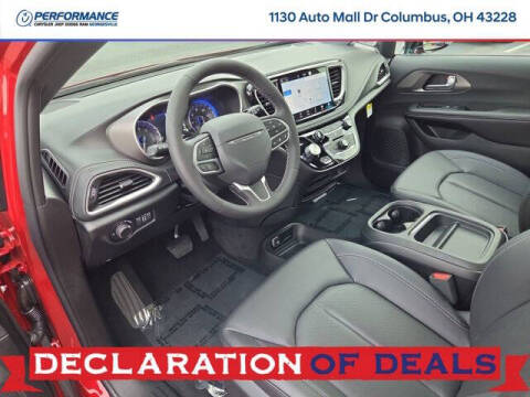 2027 Chrysler Pacifica Select