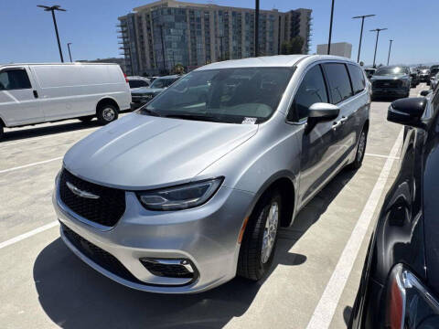 2023 Chrysler Pacifica Touring L