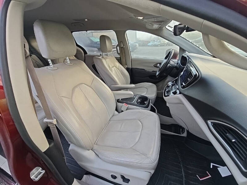 2017 Chrysler Pacifica Touring-L Plus