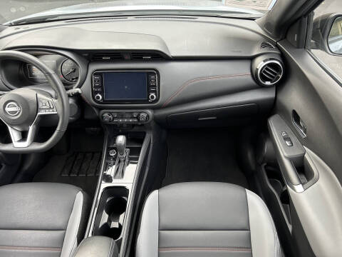 2023 Nissan Kicks SR