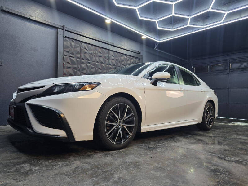 2021 Toyota Camry SE's photo