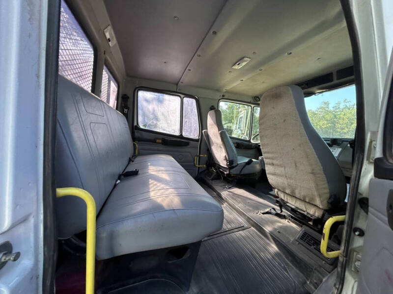 2002 Freightliner FL70