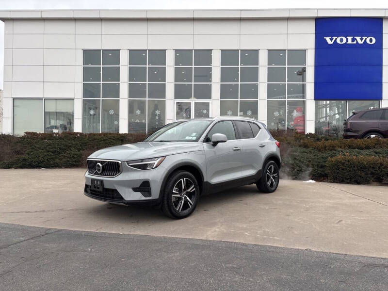 2025 Volvo XC40 B5 Core Bright Theme
