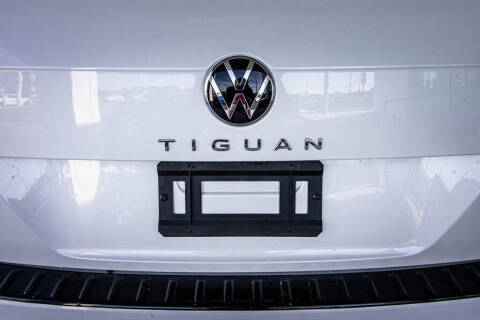 2024 Volkswagen Tiguan SE R-Line Black