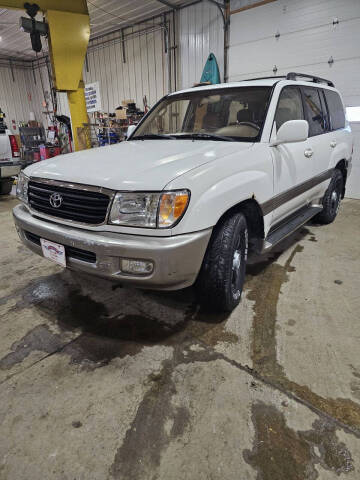 2000 Toyota Land Cruiser for sale at WESTSIDE GARAGE LLC in Keokuk IA