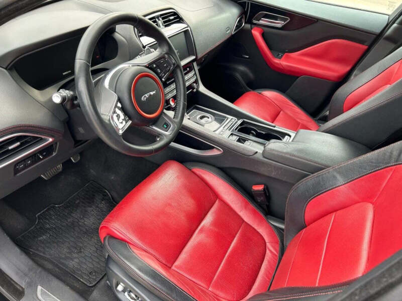 2018 Jaguar F-PACE 25t R-Sport