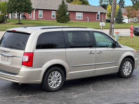2013 Chrysler Town and Country Touring-L