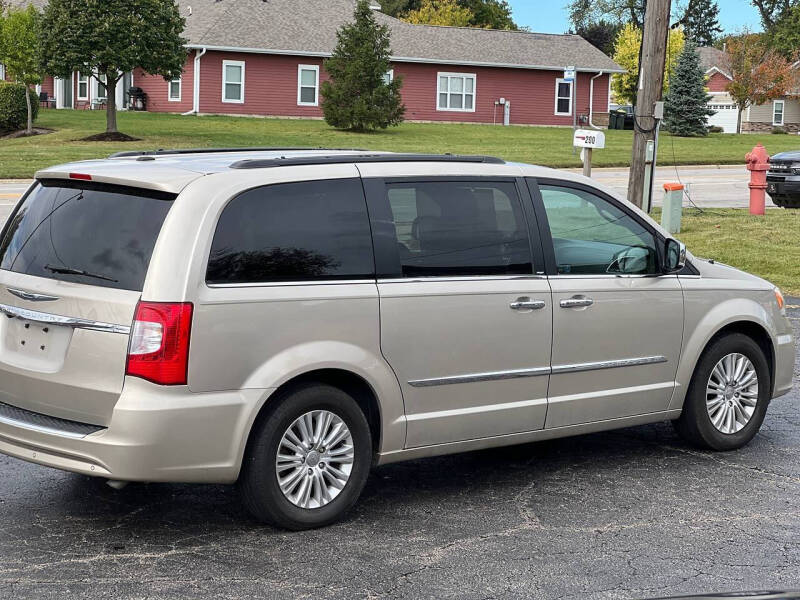 2013 Chrysler Town and Country Touring-L