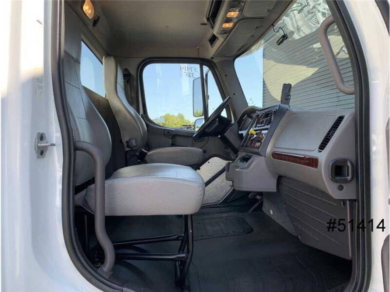 2018 Freightliner M2 106