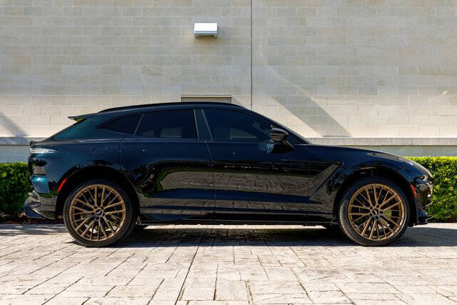 2025 Aston Martin DBX 707