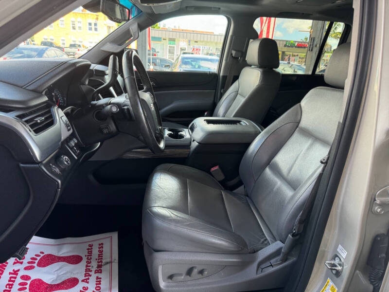 2016 Chevrolet Suburban LT photo 7