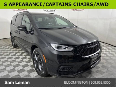 2023 Chrysler Pacifica for sale at Sam Leman CDJR Bloomington in Bloomington IL
