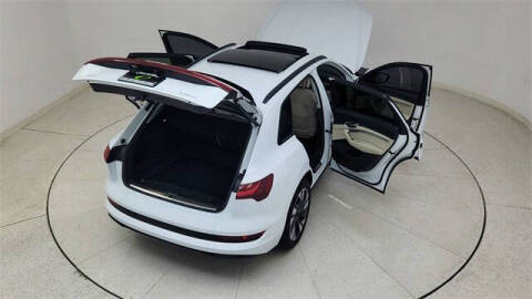 2022 Audi e-tron quattro Premium