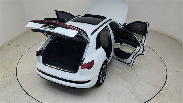 2022 Audi e-tron quattro Premium