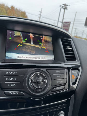 2018 Nissan Pathfinder SV