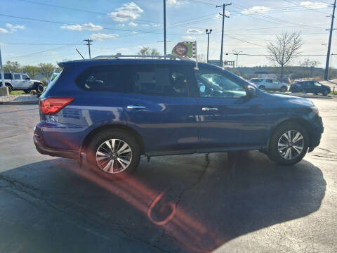 2017 Nissan Pathfinder SV