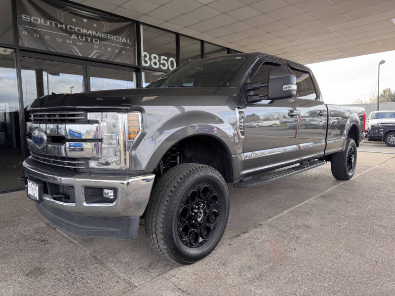 2019 Ford F-350 Super Duty Lariat's photo