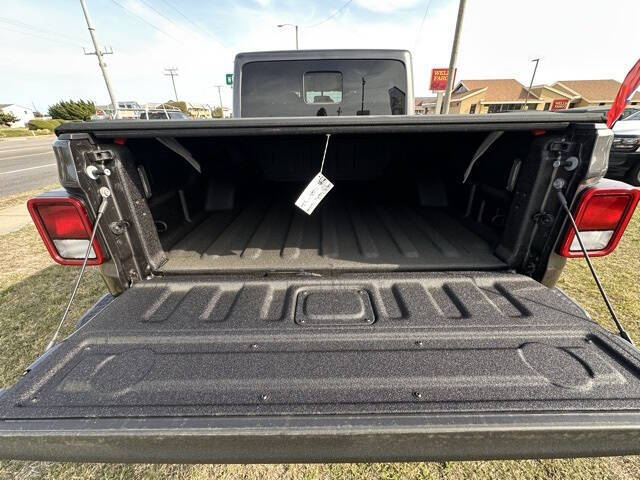 2025 Jeep Gladiator NightHawk