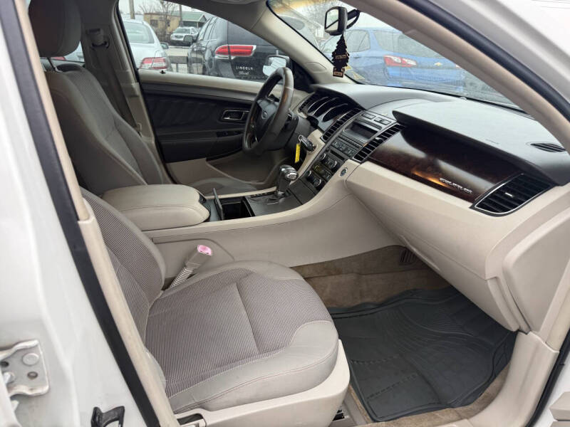 2011 Ford Taurus SEL