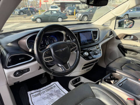 2017 Chrysler Pacifica Touring-L Plus