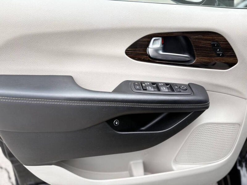 2023 Chrysler Pacifica Plug-In Hybrid Limited