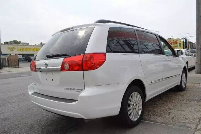 2008 Toyota Sienna XLE