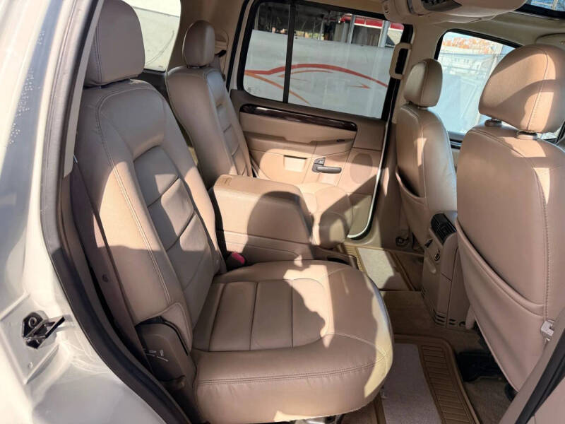 2004 Ford Explorer Limited