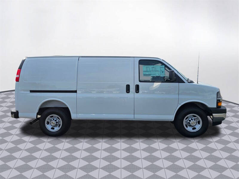 2025 Chevrolet Express 2500