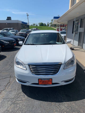 2013 Chrysler 200 for sale at Knowlton Motors, Inc. in Freeport IL