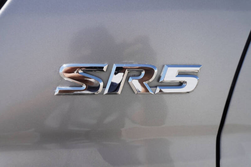 2005 Toyota Sequoia SR5