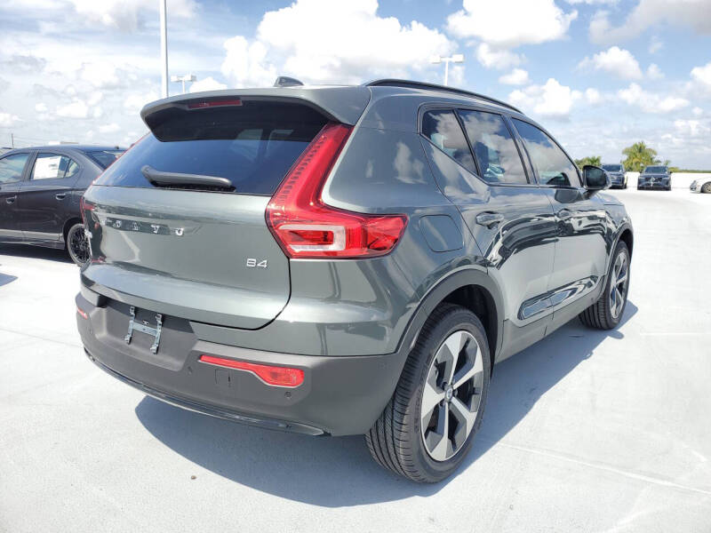 2026 Volvo XC40 B4 Plus