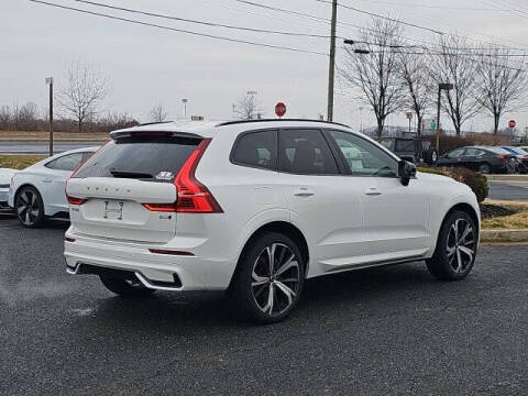 2024 Volvo XC60 B5 Ultimate Dark Theme