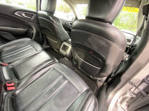 2017 Chrysler 200 Limited