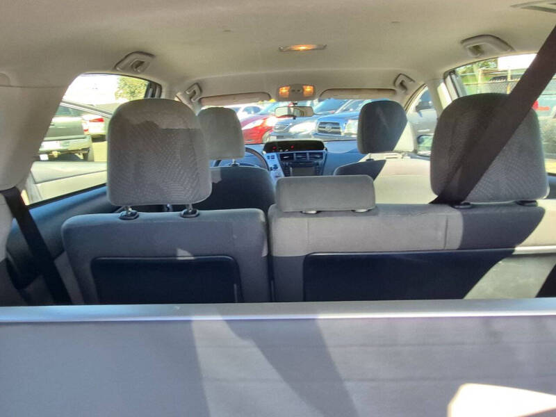 2013 Toyota Prius v Three