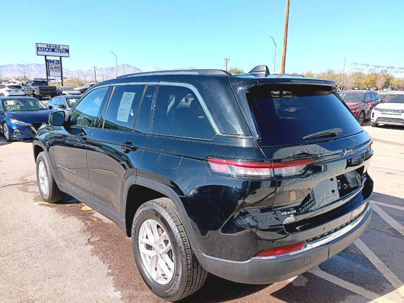 2022 Jeep Grand Cherokee Laredo photo 13