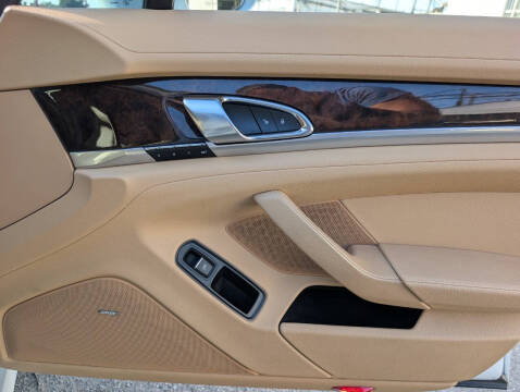 2016 Porsche Panamera S