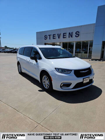 2025 Chrysler Pacifica Select
