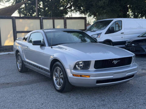 2005 Ford Mustang V6 Deluxe