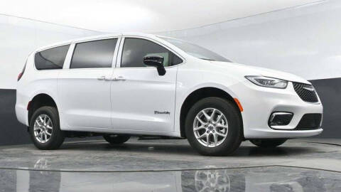 2024 Chrysler Pacifica Touring