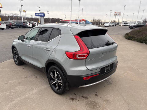 2025 Volvo XC40 B5 Core Bright Theme