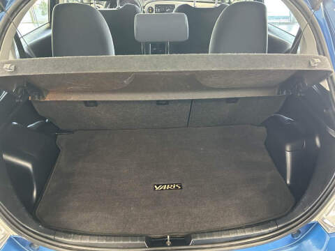 2012 Toyota Yaris 5-Door LE